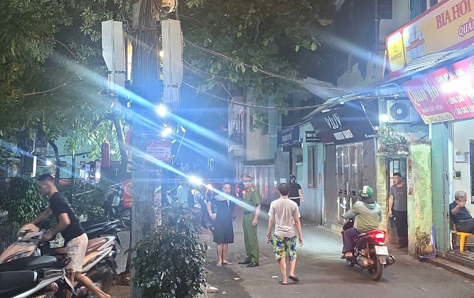 Công an phường Yên Hòa duy trì công tác tuần tra đảm bảo ANTT dịp Lễ 30/4 và 01/5- Ảnh 4.