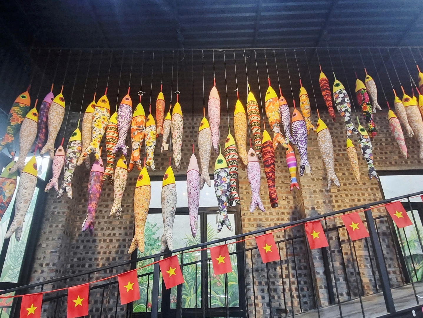 Các nhà hảo tâm, mạnh thường quân thăm tặng quà Công ty Cổ phần KymViet- Ảnh 2.