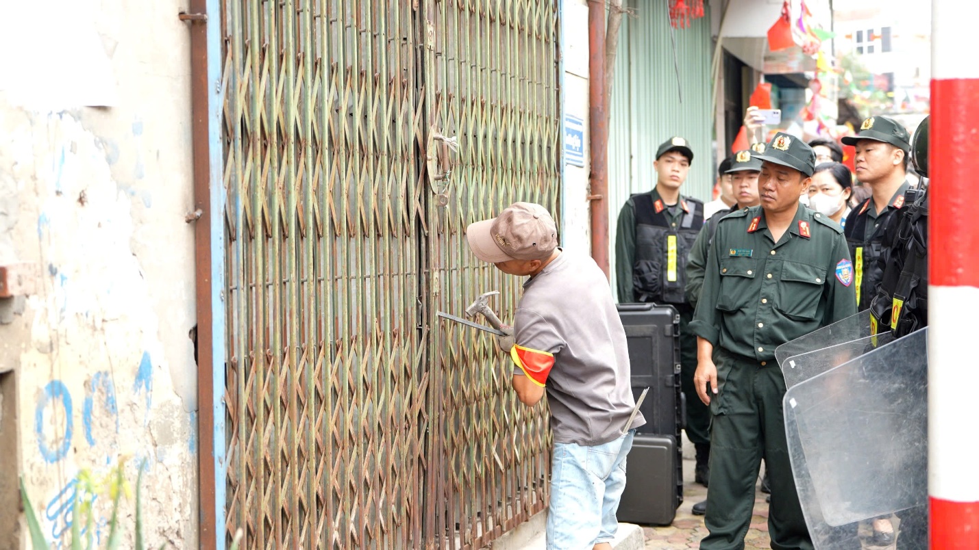 Quyết liệt cưỡng chế thi hành án dân sự tại Hoài Đức đảm bảo tính nghiêm minh của pháp luật- Ảnh 2.