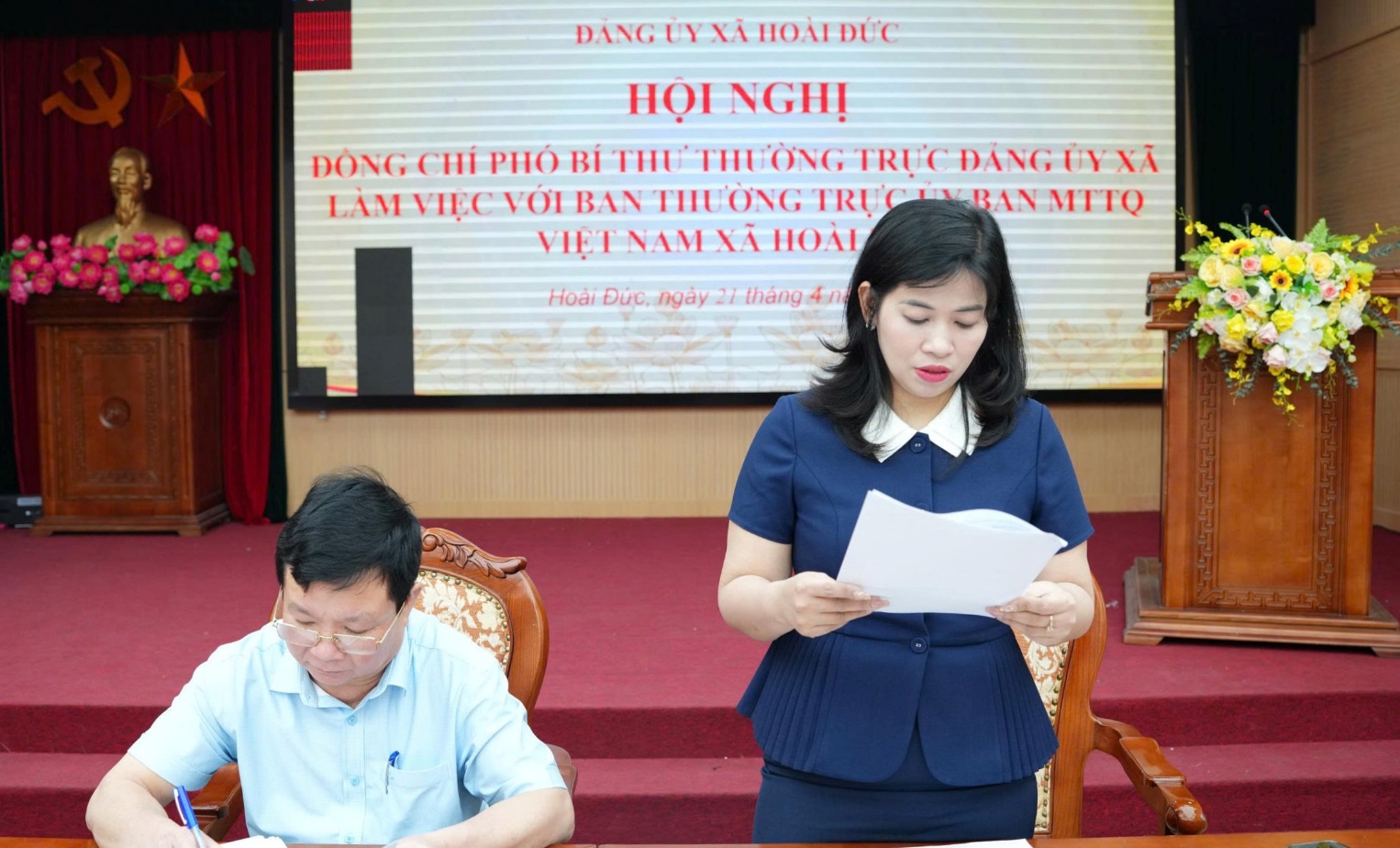 Đồng chí Trần Văn Nghĩa - Phó Bí thư Thường trực Đảng ủy xã làm việc với UB MTTQ Việt Nam xã Hoài Đức- Ảnh 1.