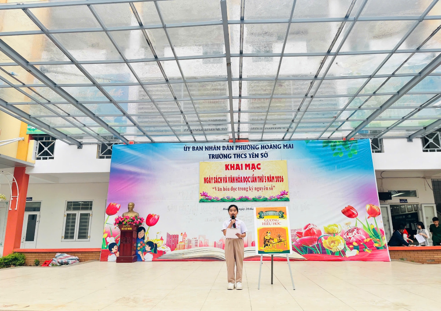 TRƯỜNG THCS YÊN SỞ TỔ CHỨC SINH HOẠT DƯỚI CỜ THEO CHỦ ĐIỂM: "NGÀY HỘI SÁCH VÀ VĂN HÓA ĐỌC VIỆT NAM LẦN THỨ 5 NĂM 2026"- Ảnh 3.