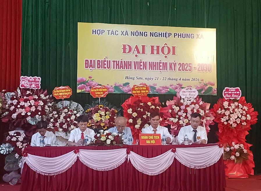 C:\Users\Windows\Desktop\Đoàn chủ tịch.jpg