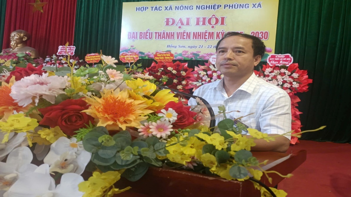 C:\Users\Windows\Desktop\Đồng chi Nguyễn Hồng Thái, Phó trưởng phòng Kinh tế phát biểu tại Đại hội.jpg