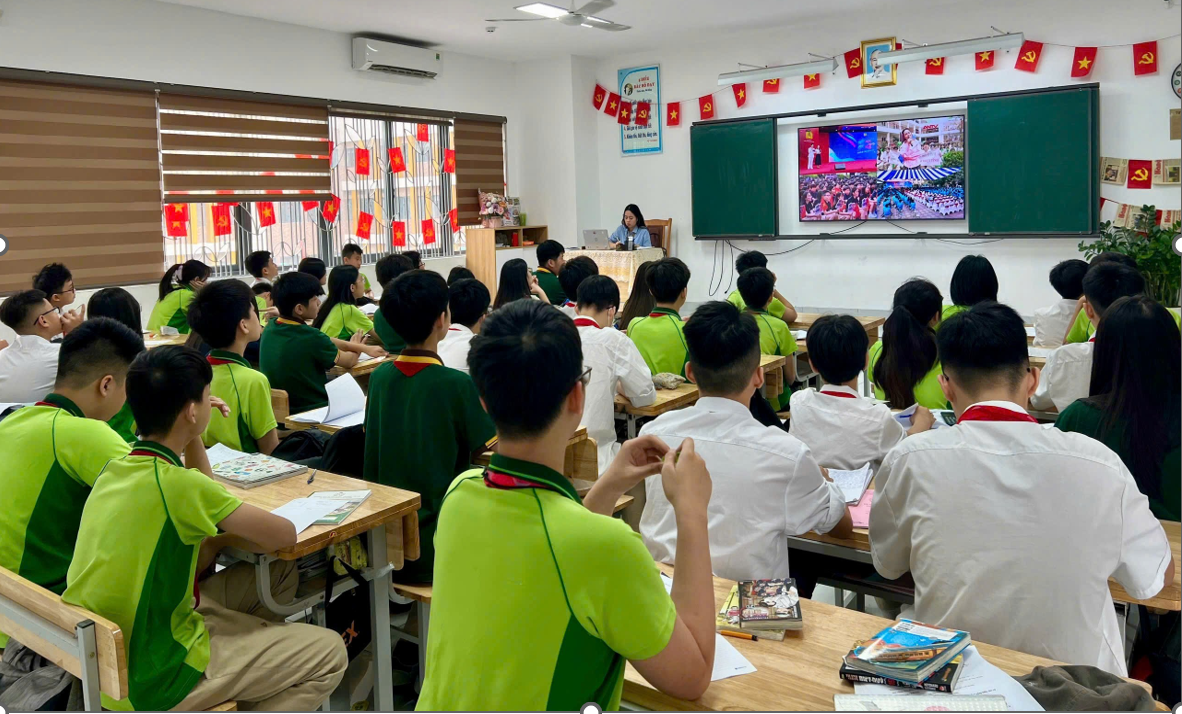 CÁC TRƯỜNG THCS TRÊN ĐỊA BÀN PHƯỜNG CẦU GIẤY THAM DỰ TIẾT HỌC PHÁP LUẬT TRỰC TUYẾN "GEN Z – TỰ HÀO HÀ NỘI, SỐNG CHUẨN AN TOÀN"- Ảnh 1.