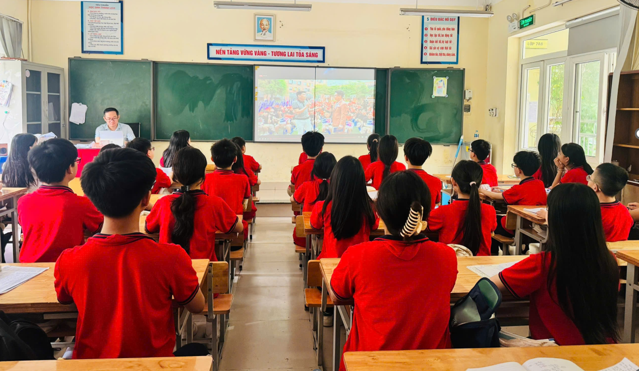 CÁC TRƯỜNG THCS TRÊN ĐỊA BÀN PHƯỜNG CẦU GIẤY THAM DỰ TIẾT HỌC PHÁP LUẬT TRỰC TUYẾN "GEN Z – TỰ HÀO HÀ NỘI, SỐNG CHUẨN AN TOÀN"- Ảnh 2.