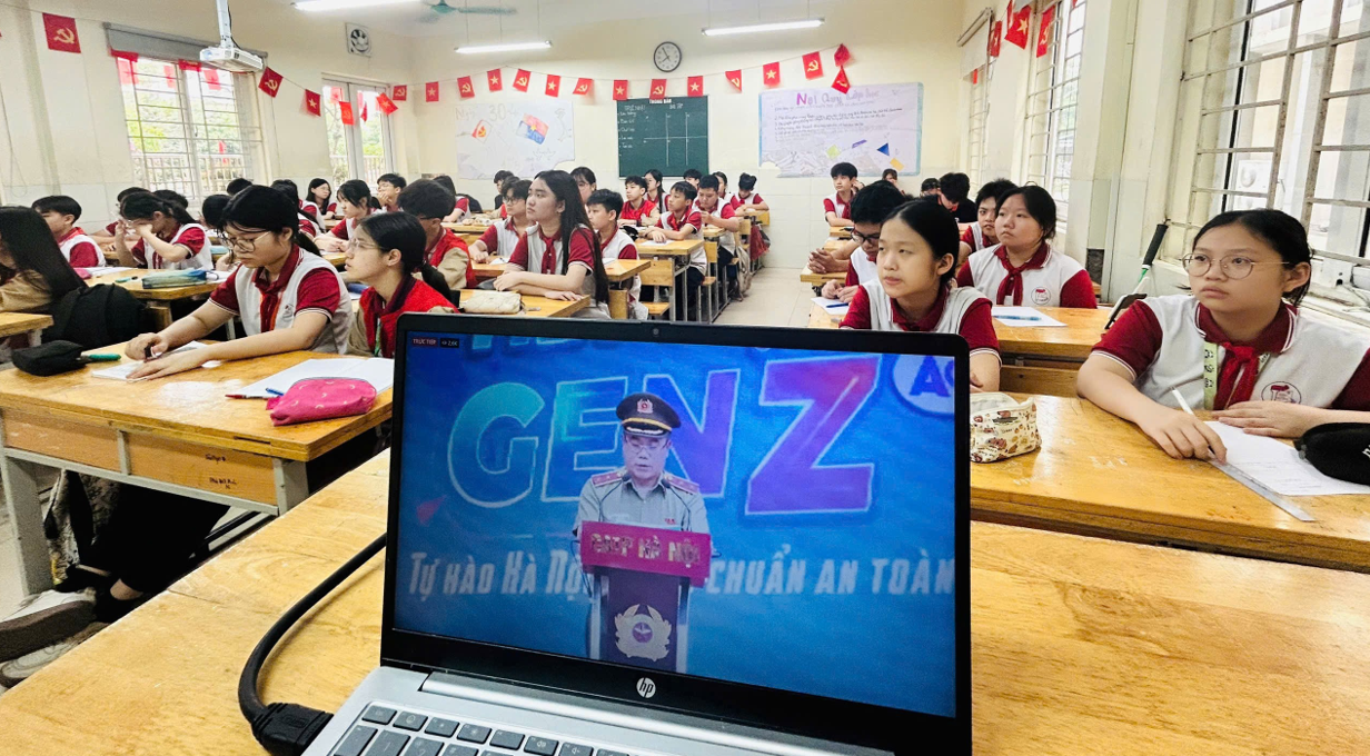 CÁC TRƯỜNG THCS TRÊN ĐỊA BÀN PHƯỜNG CẦU GIẤY THAM DỰ TIẾT HỌC PHÁP LUẬT TRỰC TUYẾN "GEN Z – TỰ HÀO HÀ NỘI, SỐNG CHUẨN AN TOÀN"- Ảnh 3.