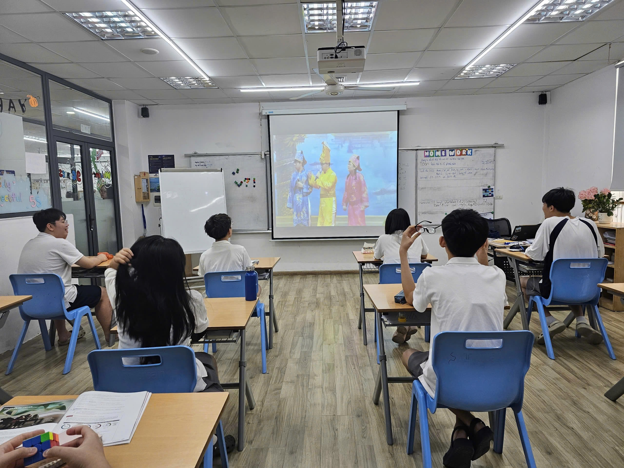 CÁC TRƯỜNG THCS TRÊN ĐỊA BÀN PHƯỜNG CẦU GIẤY THAM DỰ TIẾT HỌC PHÁP LUẬT TRỰC TUYẾN "GEN Z – TỰ HÀO HÀ NỘI, SỐNG CHUẨN AN TOÀN"- Ảnh 10.