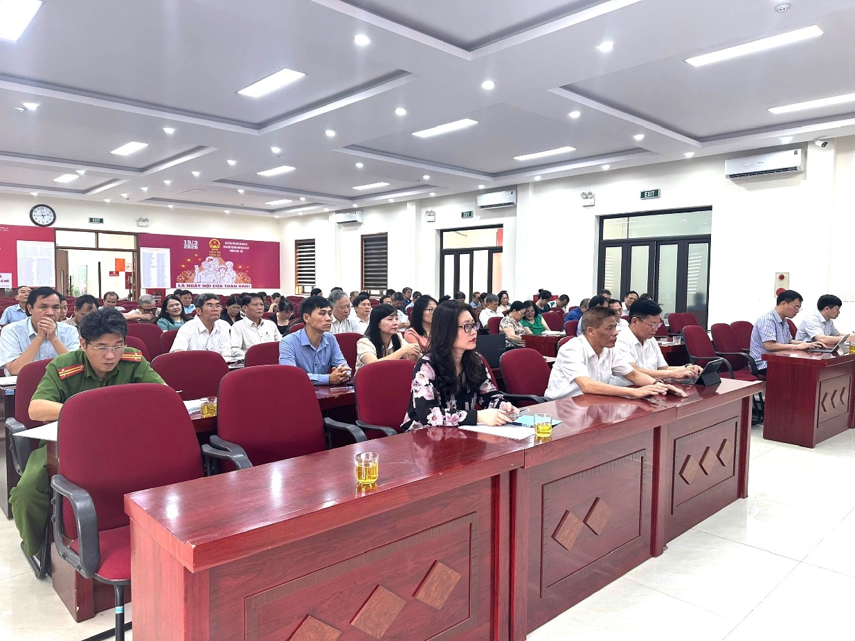 Đảng uỷ phường Định Công quán triệt Nghị quyết số 05 của Bộ Chính trị về "Đổi mới, nâng cao hiệu lực công tác kiểm tra, giám sát và kỷ luật đảng”- Ảnh 2.