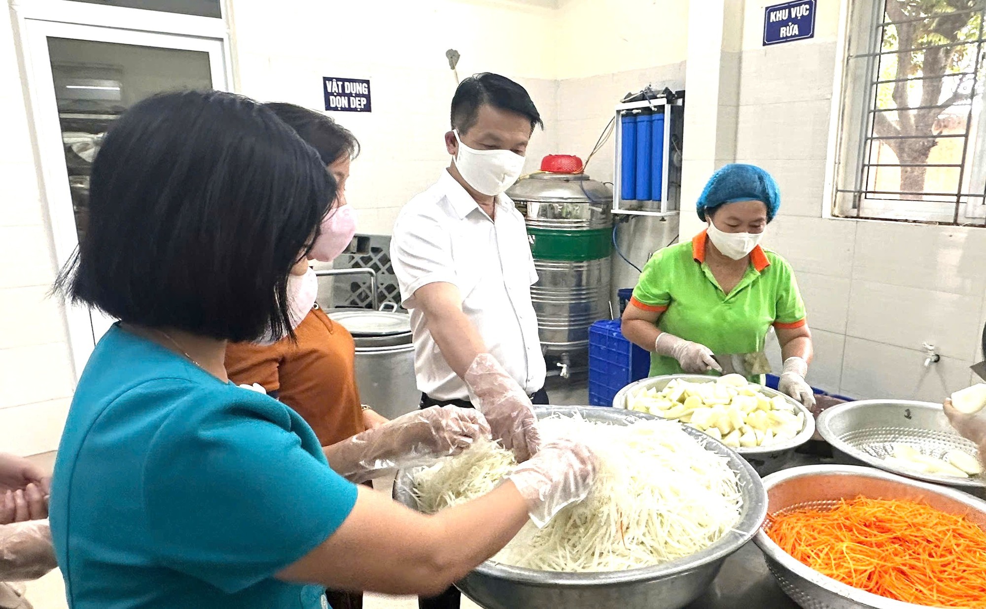 Xã Phù Đổng: Siết chặt hoạt động sản xuất, chế biến, kinh doanh thực phẩm- Ảnh 1.