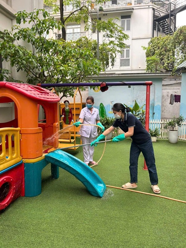 Phường Thanh Xuân triển khai Chiến dịch cao điểm vệ sinh môi trường, khử khuẩn chủ động phòng, chống bệnh Tay chân miệng- Ảnh 2.