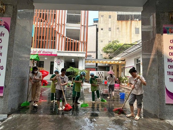 Phường Thanh Xuân triển khai Chiến dịch cao điểm vệ sinh môi trường, khử khuẩn chủ động phòng, chống bệnh Tay chân miệng- Ảnh 4.