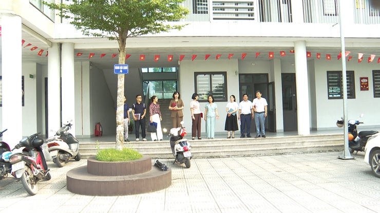 Đoàn giám sát HĐND xã Phú Xuyên giám sát công tác VSMT tại thôn Thao Chính, thôn Thao Ngoại,Trường THCS Trần Phú và trường Mầm non Quang Trung- Ảnh 4.