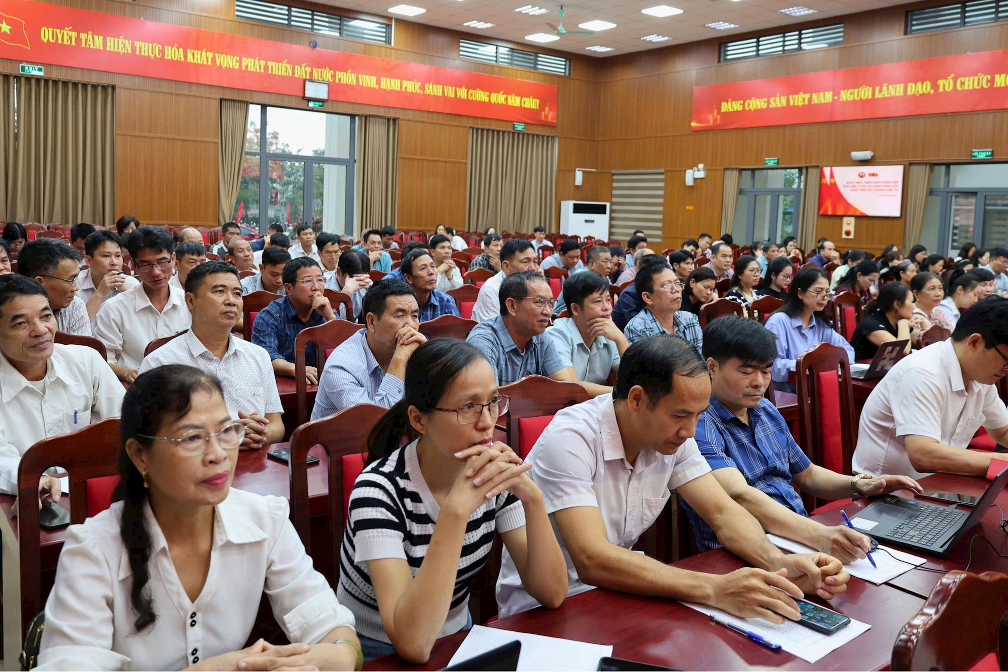 Xã Tiến Thắng quán triệt, hướng dẫn triển khai 4 thủ tục hành chính của Đảng trên môi trường điện tử- Ảnh 1.