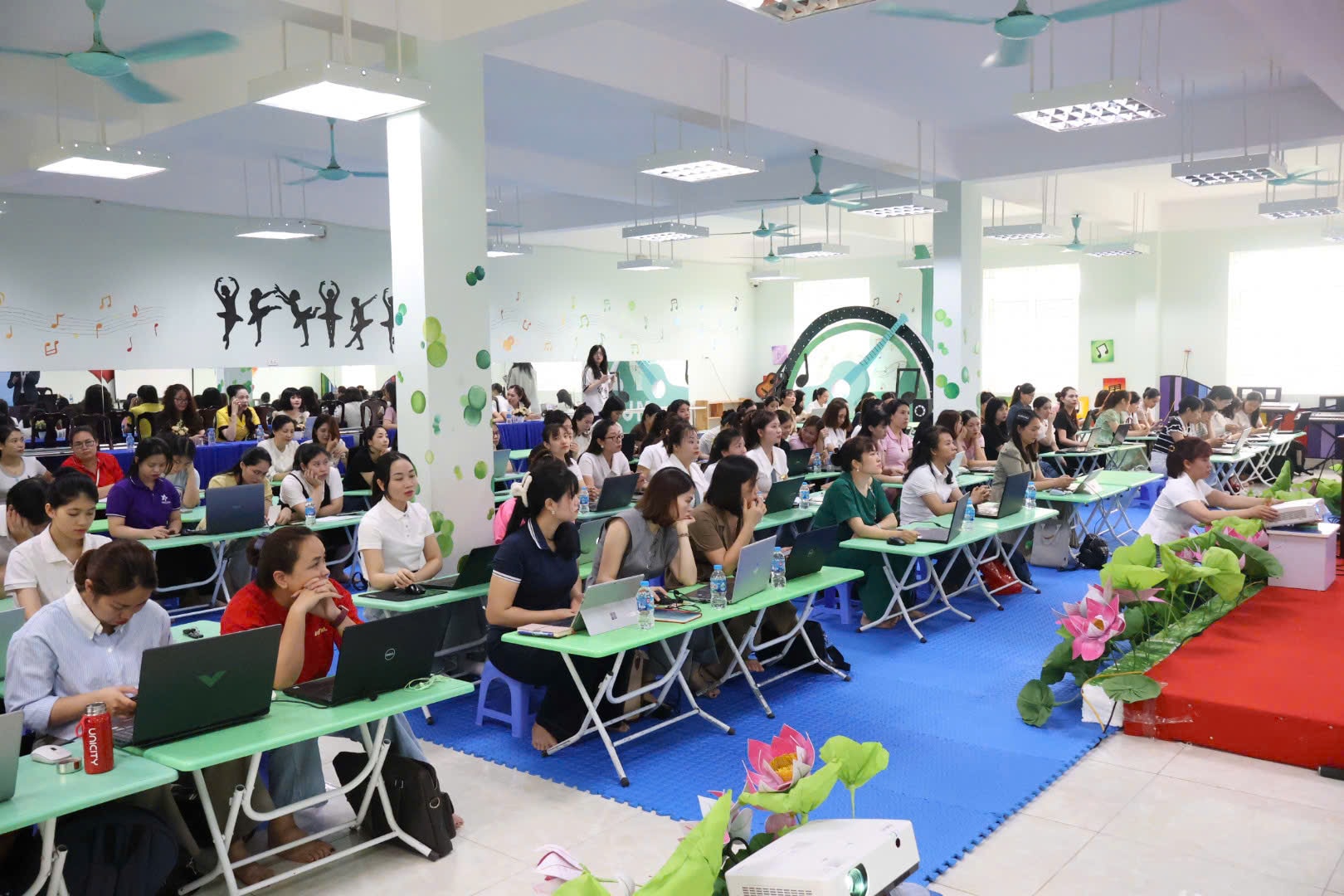 Phường Phú Diễn đẩy mạnh ứng dụng trí tuệ nhân tạo trong giáo dục mầm non- Ảnh 1.