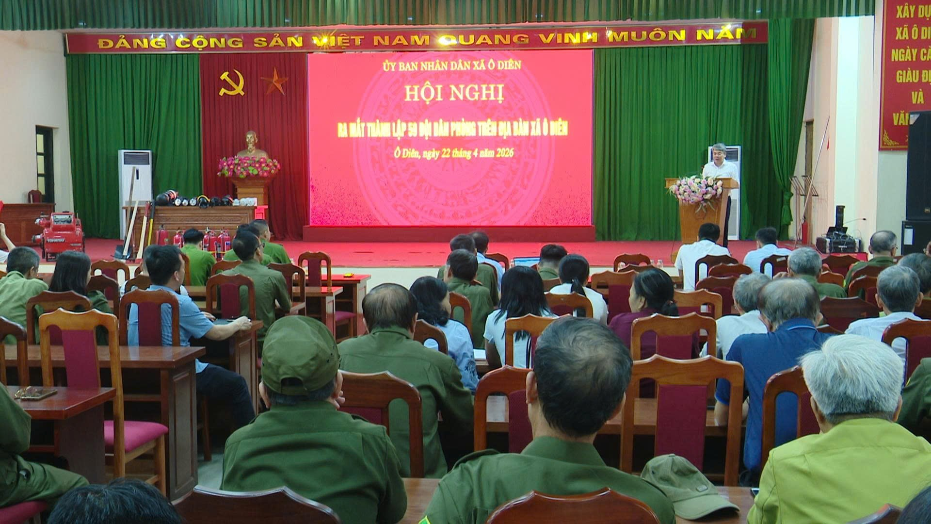 Ủy ban nhân dân xã tổ chức ra mắt 59 Đội dân phòng trên địa bàn- Ảnh 1.