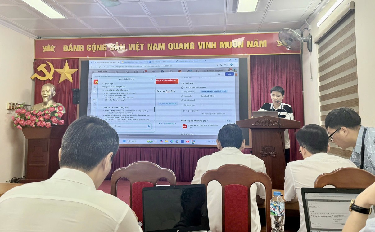 Xã Hát Môn tập huấn triển khai nền tảng HanoiWork,thúc đẩy chuyển đổi số trong quản trị công vụ- Ảnh 1.