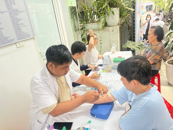 Phường Thanh Xuân tổ chức hoạt động chăm sóc sức khỏe cho người khuyết tật, người yếu thế trên địa bàn phường- Ảnh 6.