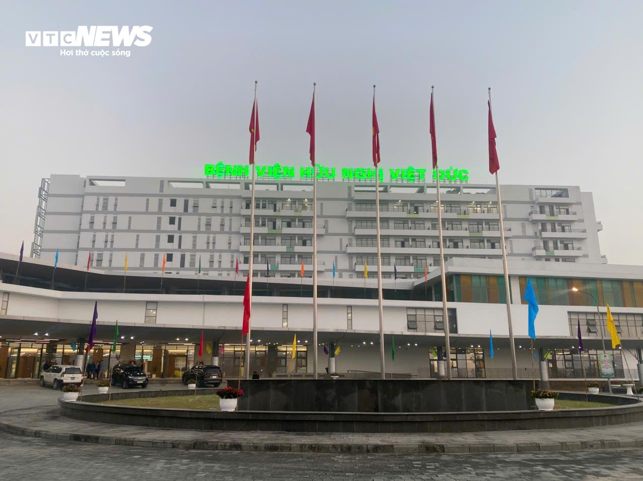 Đề xuất hỗ trợ thêm gần 16 triệu/tháng thu hút y bác sĩ về cơ sở 2 Bạch Mai, Việt Đức- Ảnh 1.