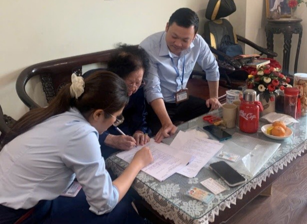 Từ câu chuyện dân số đến giải pháp phục vụ tận nơi của Chi nhánh số 02 Phường Thanh Xuân- Ảnh 2.