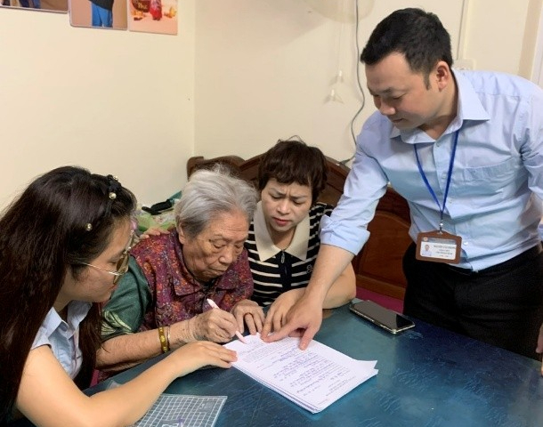 Từ câu chuyện dân số đến giải pháp phục vụ tận nơi của Chi nhánh số 02 Phường Thanh Xuân- Ảnh 4.