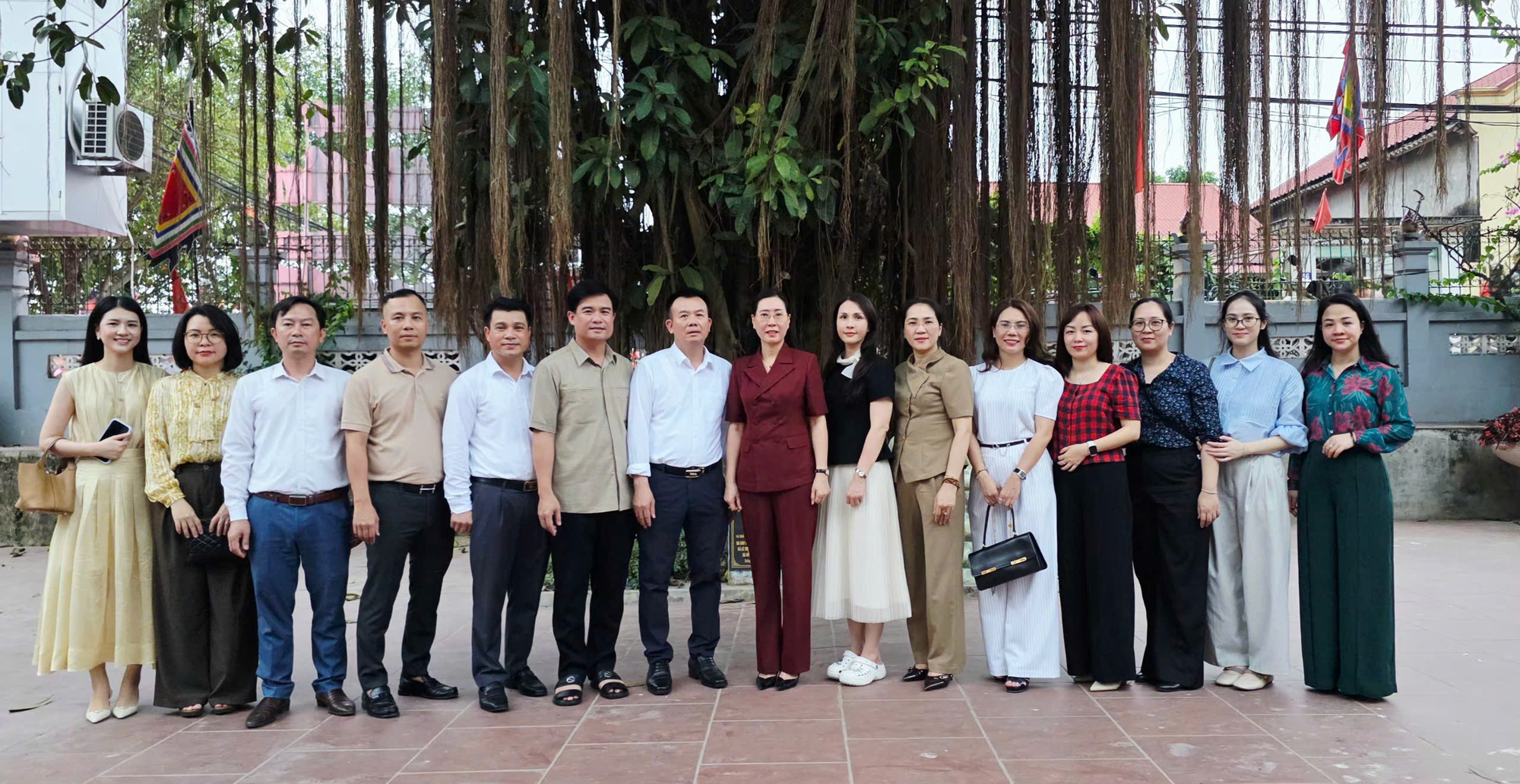 Phó Trưởng Ban Tổ chức Trung ương dâng hương tưởng niệm 1983 năm ngày Giỗ Hai Bà Trưng- Ảnh 2.