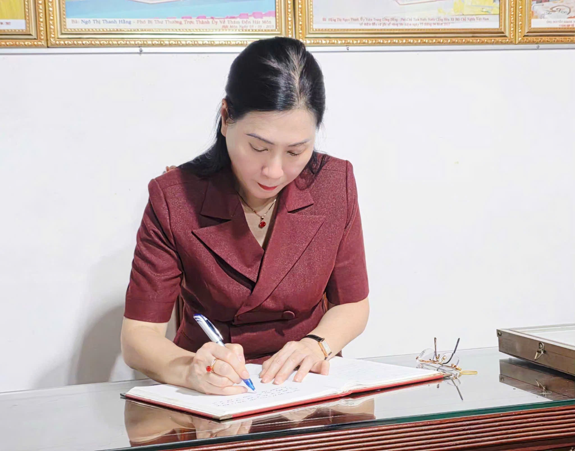 Phó Trưởng Ban Tổ chức Trung ương dâng hương tưởng niệm 1983 năm ngày Giỗ Hai Bà Trưng- Ảnh 4.