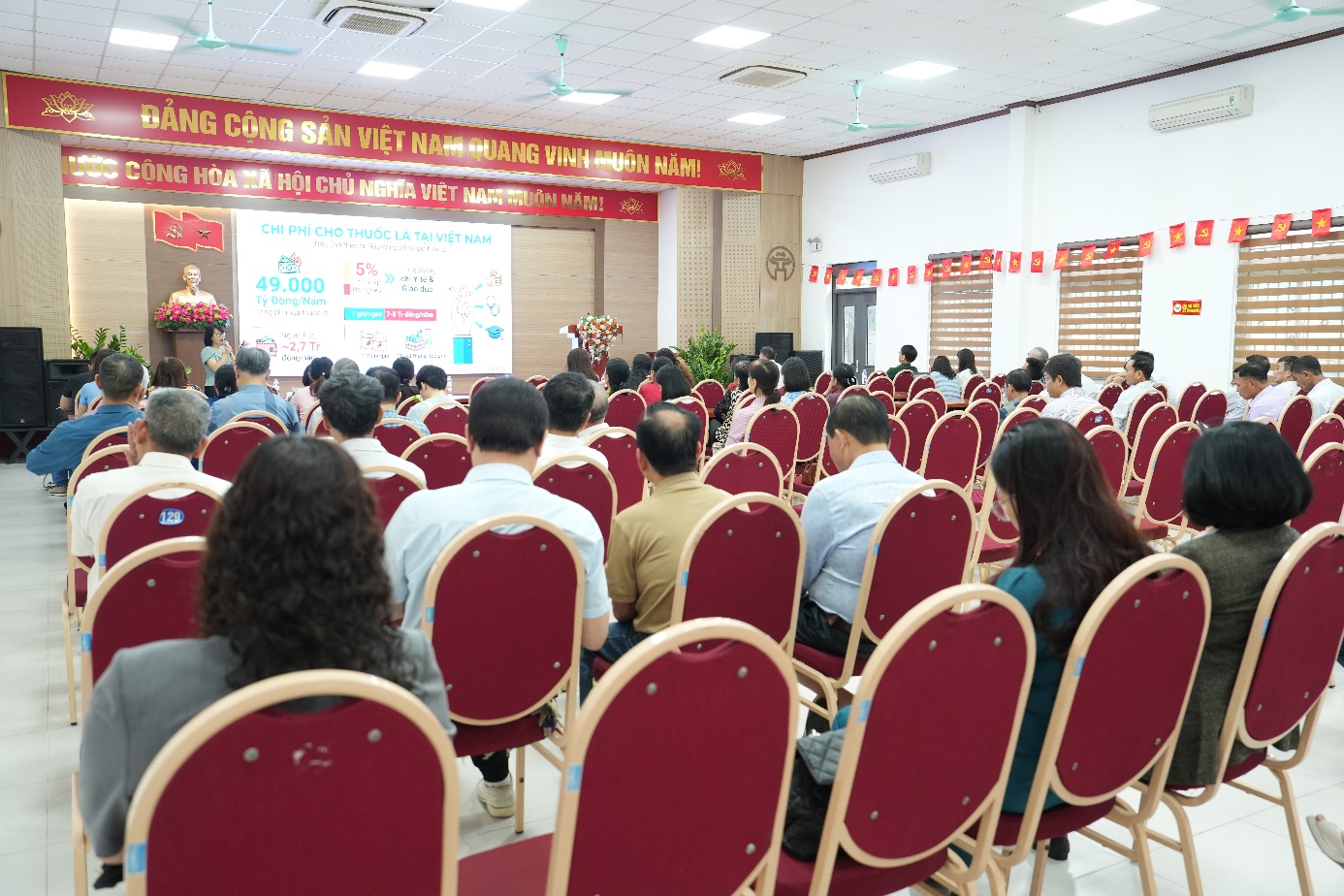 A group of people in a room  AI-generated content may be incorrect.