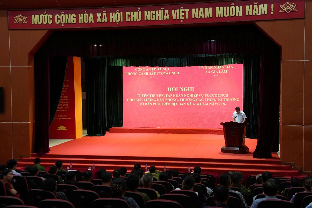 Hội nghị tuyên truyền, tập huấn, huấn luyện nghiệp vụ PCCC&CNCH cho lực lượng dân phòng, Trưởng các thôn, Tổ trưởng tổ dân phố trên địa bàn xã Gia Lâm năm 2026- Ảnh 1.