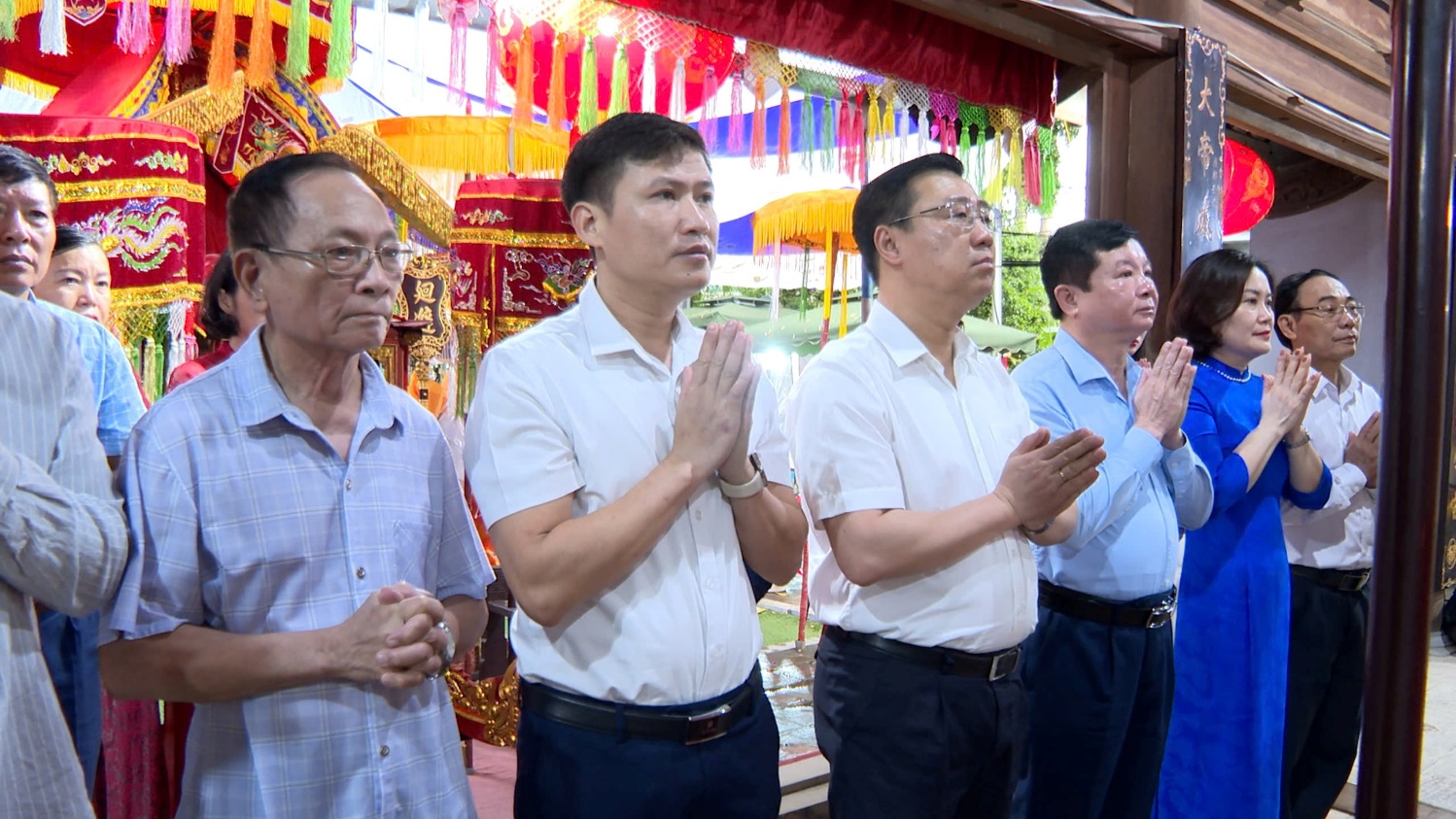 Đồng chí Nguyễn Thanh Bình-Bí thư Đảng ủy, Chủ tịch HĐND xã dâng lễ tại lễ hội truyền thống Đình làng Đại Tự năm 2026- Ảnh 1.
