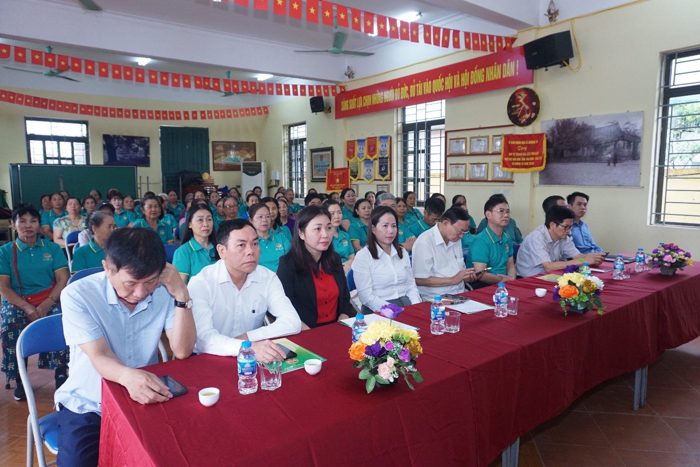 HND xã Gia Lâm ra mắt Tổ hội nông dân nghề nghiệp, Câu lạc bộ nông dân bảo vệ môi trường và gắn biển tuyến đường nông dân tự quản “Sáng – Xanh – Sạch – Đẹp – Văn minh”- Ảnh 1.