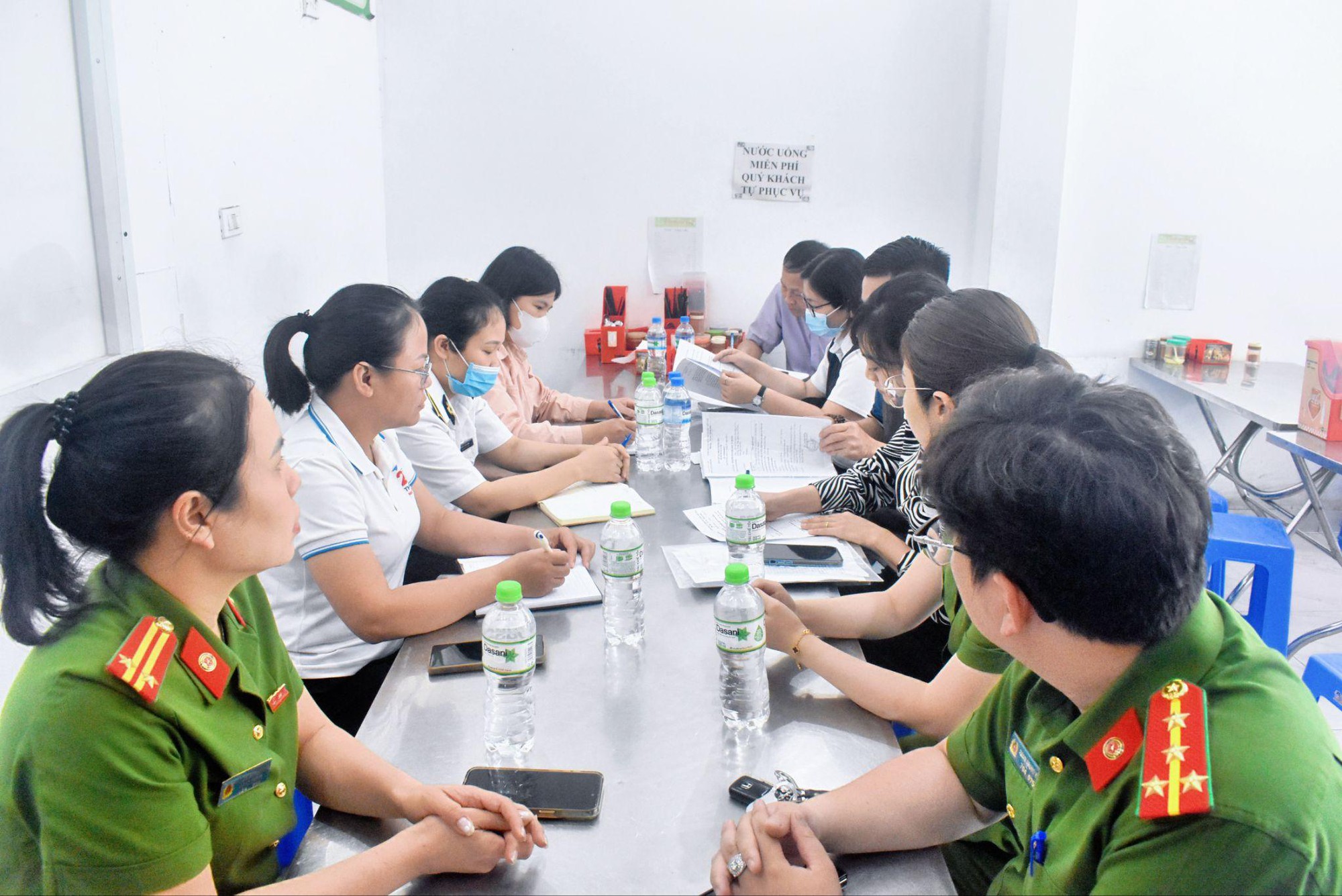 Phường Đại Mỗ thực hiện xác minh thông tin báo chí phản ánh, kiên quyết không bỏ lọt điểm mất an toàn thực phẩm- Ảnh 3.