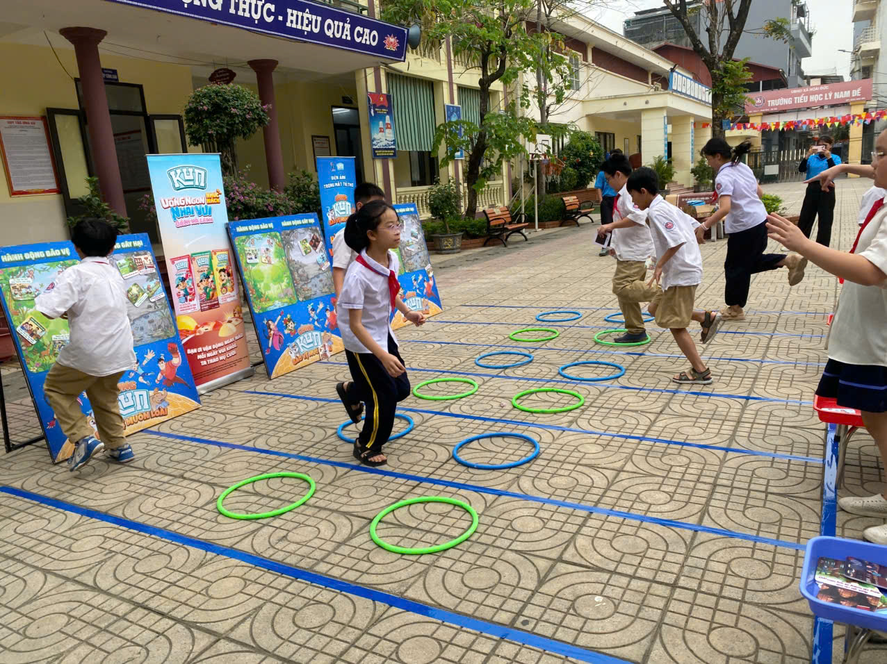 Điện ảnh mở ra không gian giáo dục mới cho học sinh Lý Nam Đế- Ảnh 5.