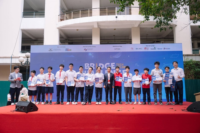 HỌC SINH THCS HOÀNG MAI TỎA SÁNG TẠI NGÀY HỘI STEM 2026 - TECHXPLORE DO TRƯỜNG THCS&THPT TẠ QUANG BỬU TỔ CHỨC- Ảnh 1.