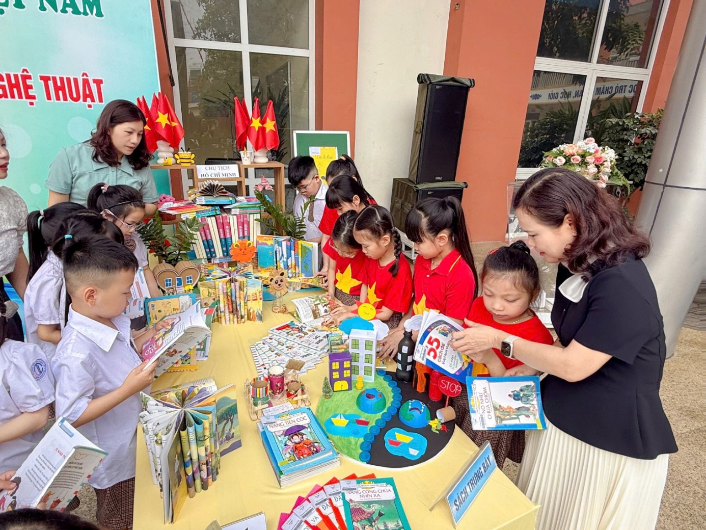 SÔI ĐỘNG "NGÀY HỘI ĐỌC SÁCH" NĂM 2026 TẠI TRƯỜNG TIỂU HỌC THỊNH LIỆT- Ảnh 1.