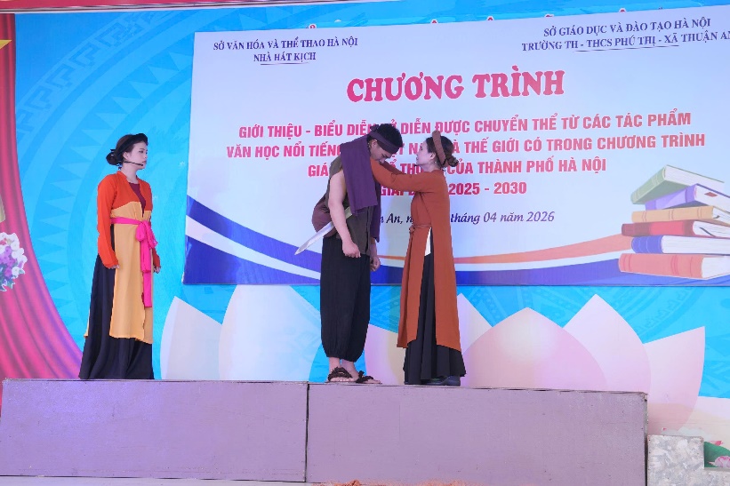 Ảnh có chứa văn bản, trang phục, phụ nữ, người  Nội dung do AI tạo ra có thể không chính xác.