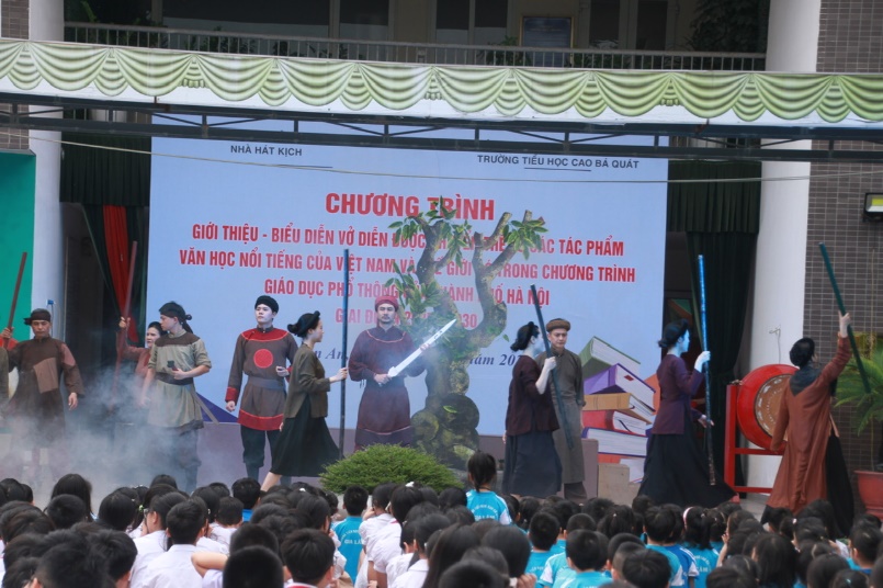 Ảnh có chứa trang phục, người, đàn ông, Mặt người  Nội dung do AI tạo ra có thể không chính xác.