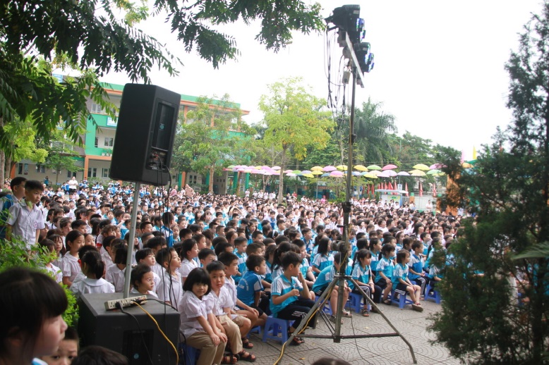 Ảnh có chứa cây cối, trang phục, ngoài trời, bầu trời  Nội dung do AI tạo ra có thể không chính xác.