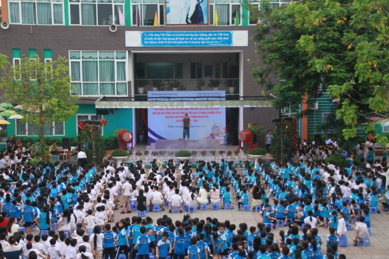 Ảnh có chứa ngoài trời, tòa nhà, cây cối, người  Nội dung do AI tạo ra có thể không chính xác.