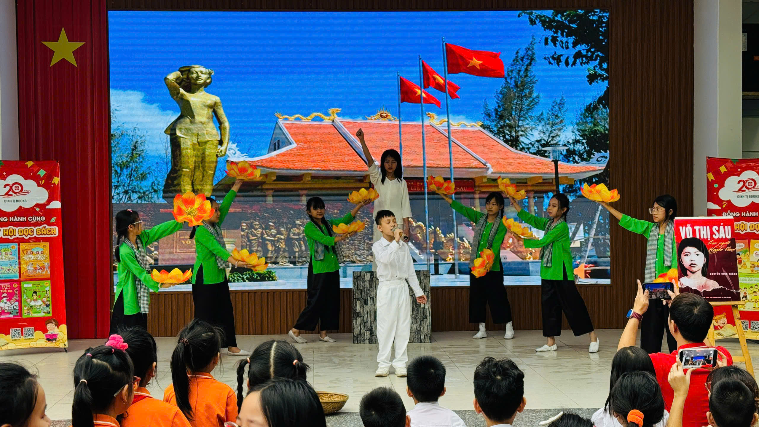 THÔNG ĐIỆP VỀ NGÀY SÁCH VÀ VĂN HÓA ĐỌC VIỆT NAM LẦN THỨ 5 NĂM 2026 ĐƯỢC LAN TỎA RỘNG KHẮP TRÊN ĐỊA BÀN PHƯỜNG VĨNH TUY- Ảnh 2.