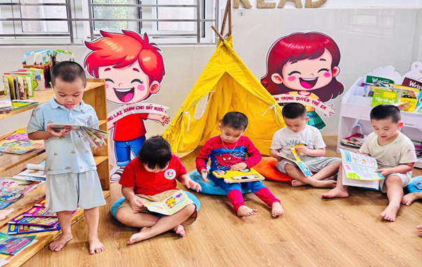 HƯỞNG ỨNG NGÀY HỘI SÁCH- TRƯỜNG MẦM NON HOA MAI LAN TỎA VĂN HÓA ĐỌC TỚI TRẺ THƠ- Ảnh 1.