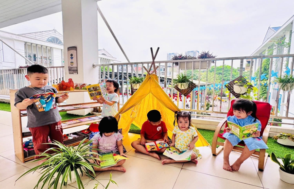 HƯỞNG ỨNG NGÀY HỘI SÁCH- TRƯỜNG MẦM NON HOA MAI LAN TỎA VĂN HÓA ĐỌC TỚI TRẺ THƠ- Ảnh 2.