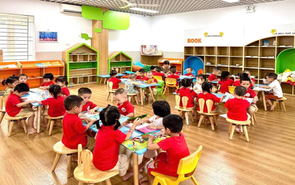 HƯỞNG ỨNG NGÀY HỘI SÁCH- TRƯỜNG MẦM NON HOA MAI LAN TỎA VĂN HÓA ĐỌC TỚI TRẺ THƠ- Ảnh 3.