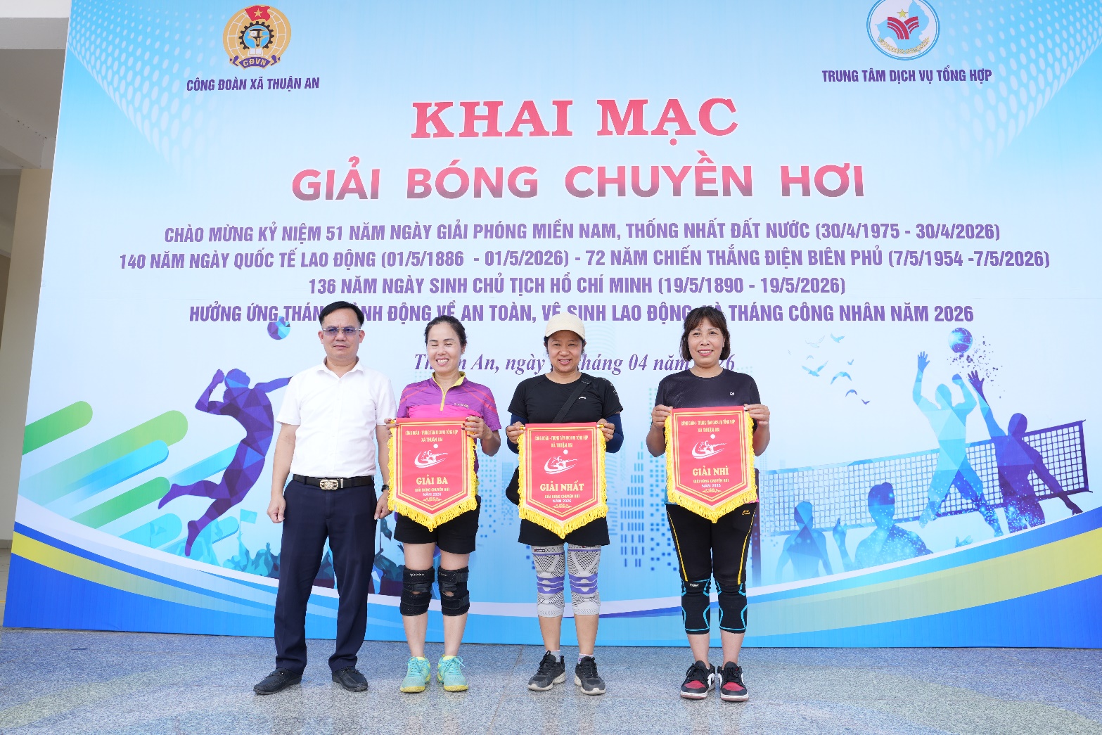 A group of people holding banners  AI-generated content may be incorrect.