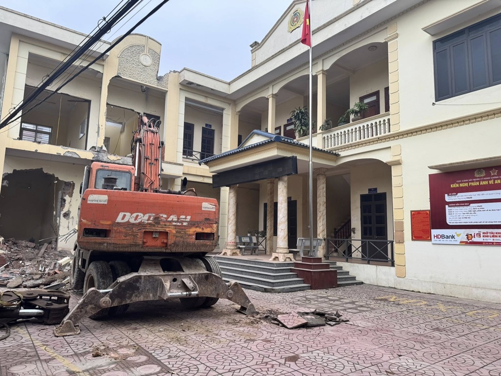 Xuân Mai: 35 hộ gia đình tự nguyện tháo dỡ bàn giao sớm diện tích phải thu hồi do ảnh hưởng Dự án cải tạo, nâng cấp Quốc lộ 6 đoạn Ba La - Xuân Mai- Ảnh 1.