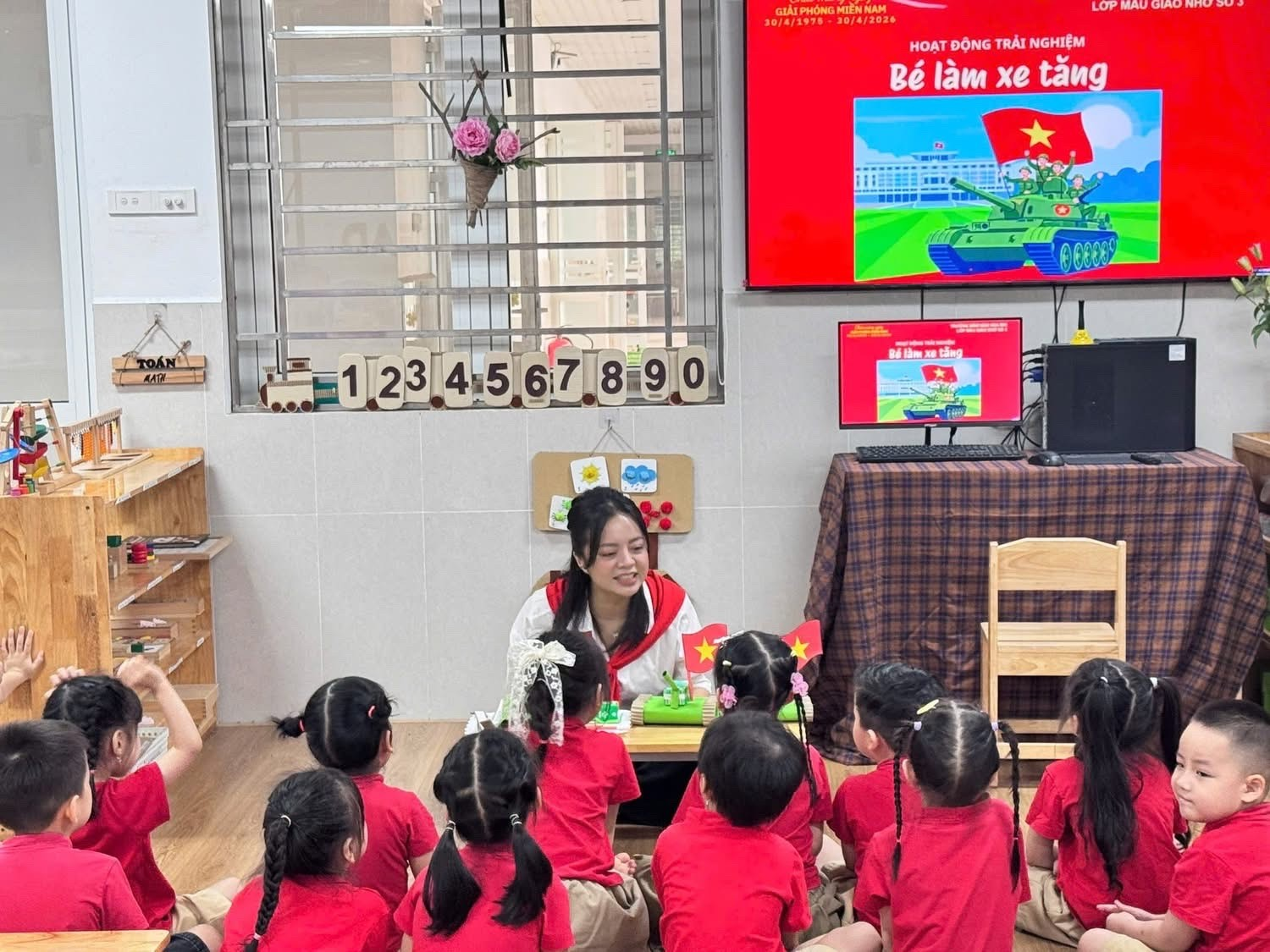 RỘN RÀNG KHÔNG KHÍ CHÀO MỪNG NGÀY GIẢI PHÓNG MIỀN NAM TẠI TƯỜNG MẦM NON HOA MAI- Ảnh 1.