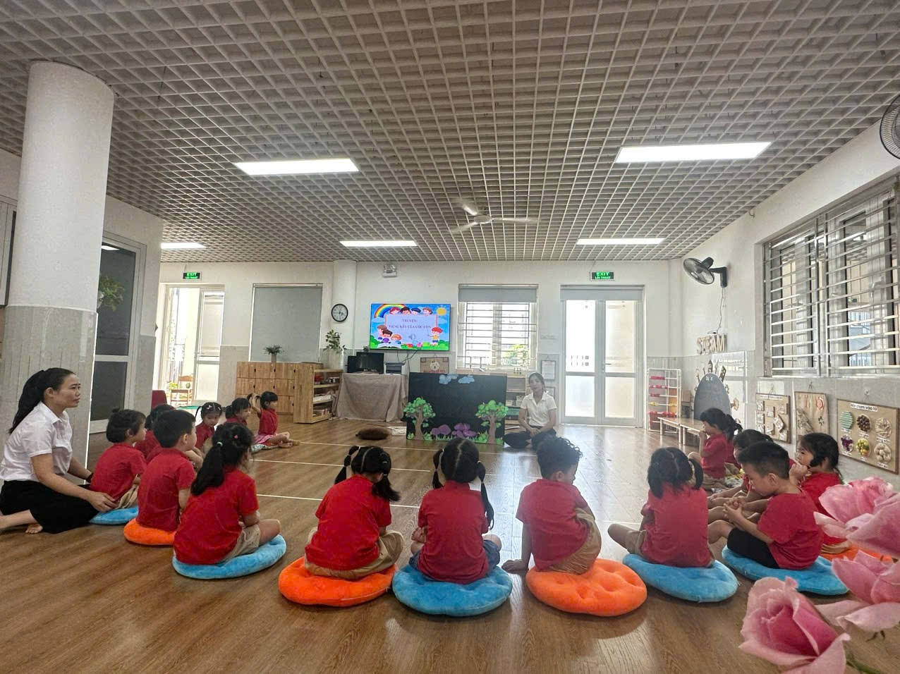 CÔ GIÁO NGUYỄN HỒNG HẠNH- NGƯỜI "THẮP LỬA" TÌNH YÊU VĂN HỌC CHO TRẺ THƠ- Ảnh 1.