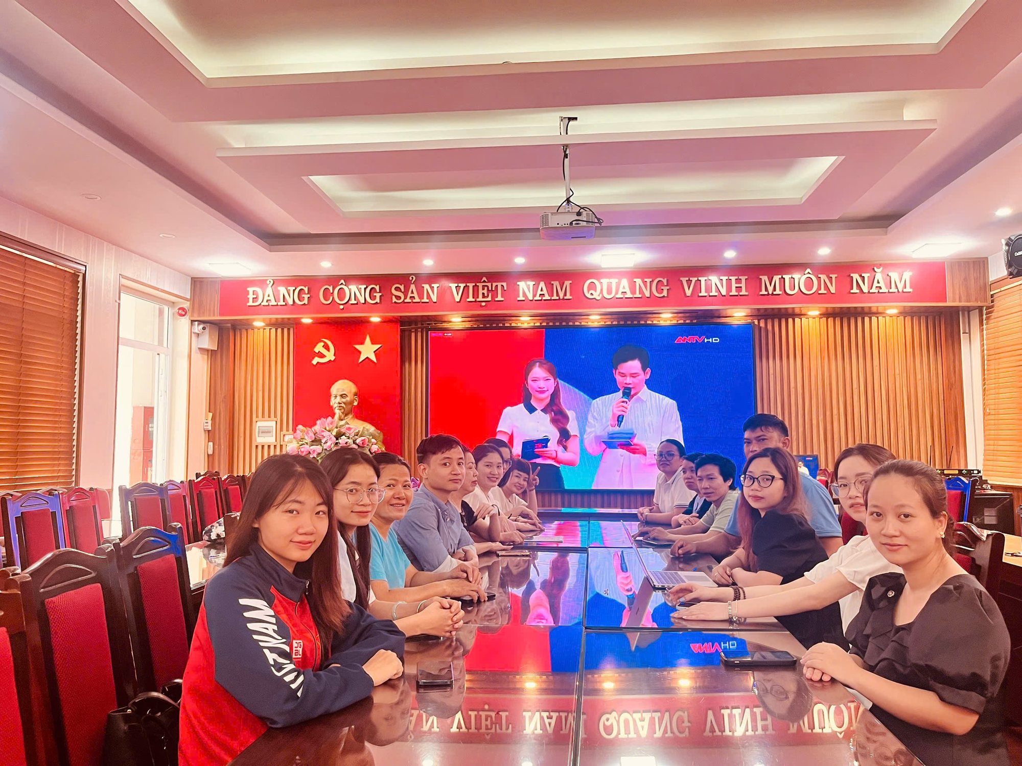 TRƯỜNG THCS YÊN SỞ HƯỞNG ỨNG CHƯƠNG TRÌNH
"TIẾT HỌC GEN Z - TỰ HÀO HÀ NỘI, SỐNG CHUẨN AN TOÀN"- Ảnh 1.