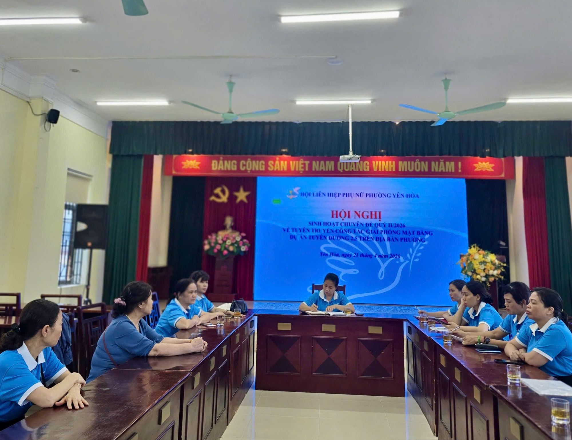 Phụ nữ phường Yên Hòa chung tay tuyên truyền, vận động hội viên đồng thuận thực hiện giải phóng mặt bằng Dự án Vành đai 2,5- Ảnh 1.