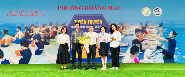 CHỦ ĐỘNG TRƯỚC LÀN NƯỚC – VỮNG VÀNG KỸ NĂNG SỐNG: HỌC SINH TRƯỜNG THCS HOÀNG MAI TẬP HUẤN KỸ NĂNG PHÒNG TRÁNH TAI NẠN ĐUỐI NƯỚC- Ảnh 1.