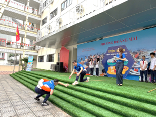 CHỦ ĐỘNG TRƯỚC LÀN NƯỚC – VỮNG VÀNG KỸ NĂNG SỐNG: HỌC SINH TRƯỜNG THCS HOÀNG MAI TẬP HUẤN KỸ NĂNG PHÒNG TRÁNH TAI NẠN ĐUỐI NƯỚC- Ảnh 2.